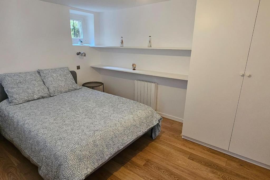 - Tour Eiffel Appartement